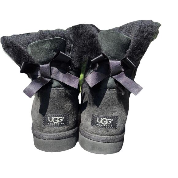 UGG Australia‎ Women's Sz 8 BAILEY BOW Black Shearling Sheepskin Ankle Boots - Picture 9 of 11
